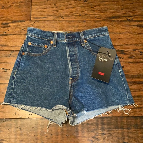 Levis Rib Cage Shorts 